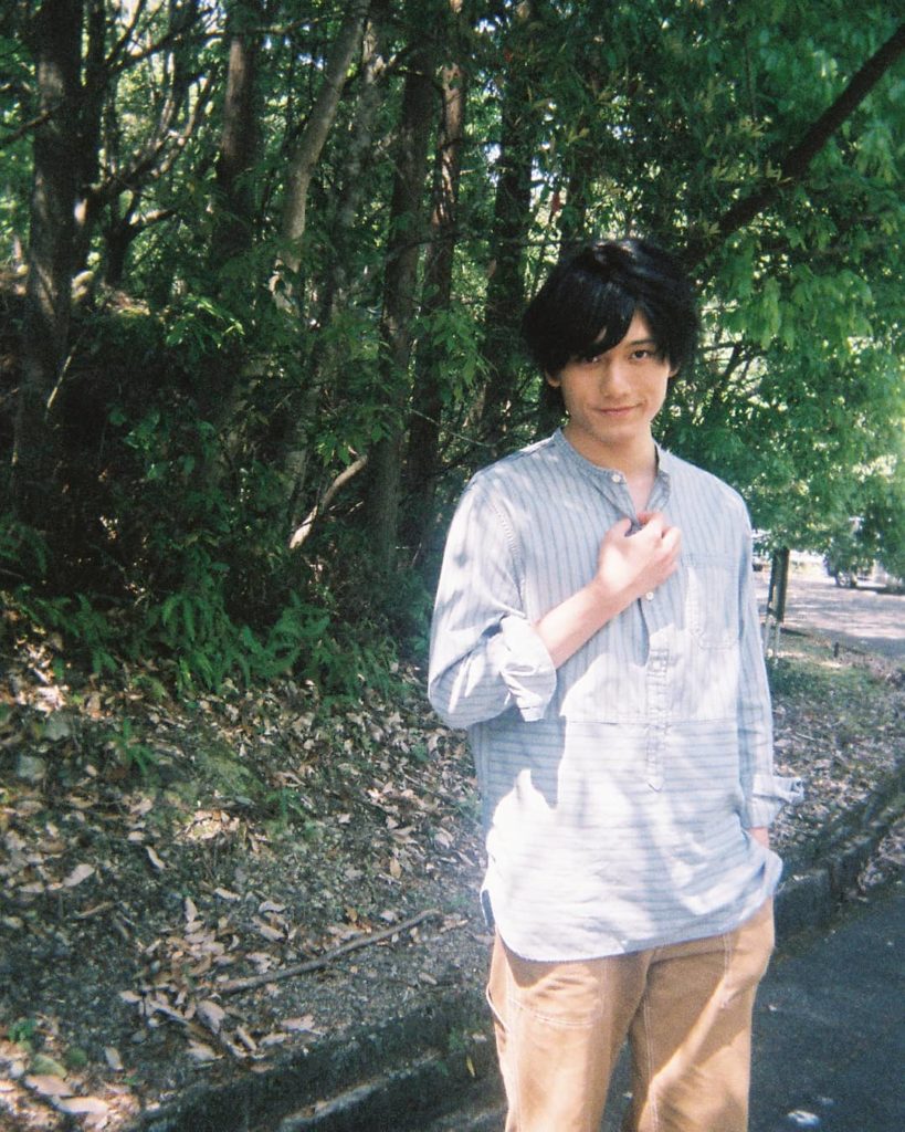 Photo by 颯太
.
写ルンですで撮影した #水石亜飛夢 さん
雰囲気ある写真で素敵です…
.
#青夏
#青と夏と青夏
#8月1日公開
#写ルンです
#か...