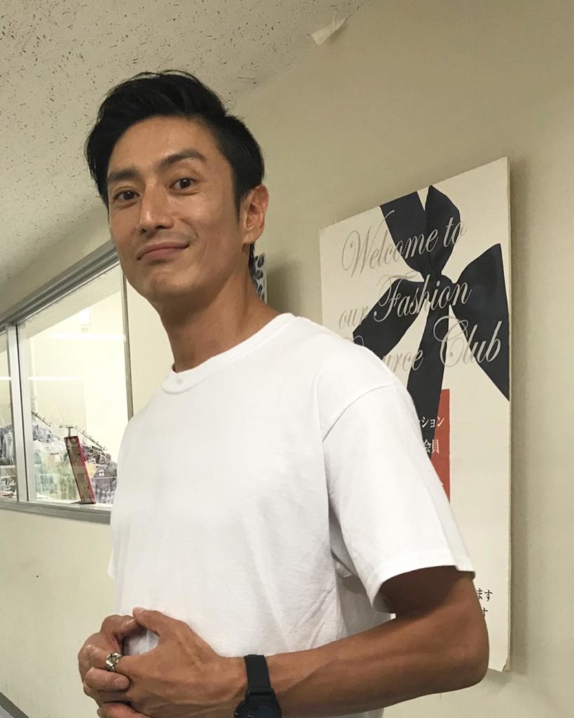 今夜24時09分からの『ナカイの窓』に伊勢谷友介さんが出演します
服飾専門学校でファッショントーク
中居さんがデザインしてくれたＴシャツ、
お楽しみに #ナカイ...