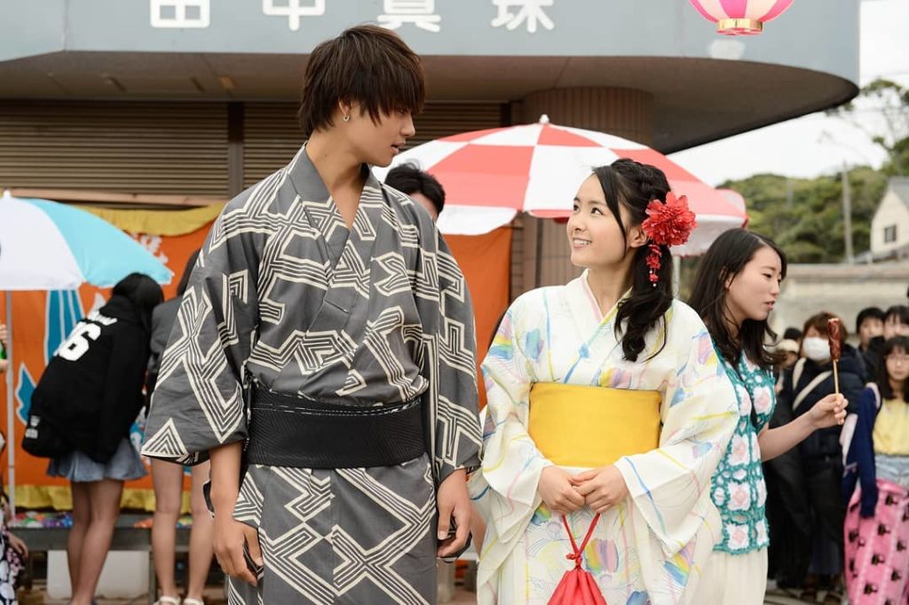映画『#青夏 きみに恋した30日』
公開まであと7日！
.
夏デートに浴衣を着て青夏を見に映画館へ…
.
#青夏
#8月1日公開
#青と夏と青夏
#葵わかな
#...