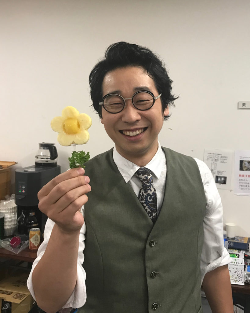 ‪『なんだか映えないんだよな〜』なんて言いながら撮ってたら、チエリことブルゾンちえみさんが来てスタッフに代わってパチリ
この差さすがっす〜
1枚目はスタッフで2...