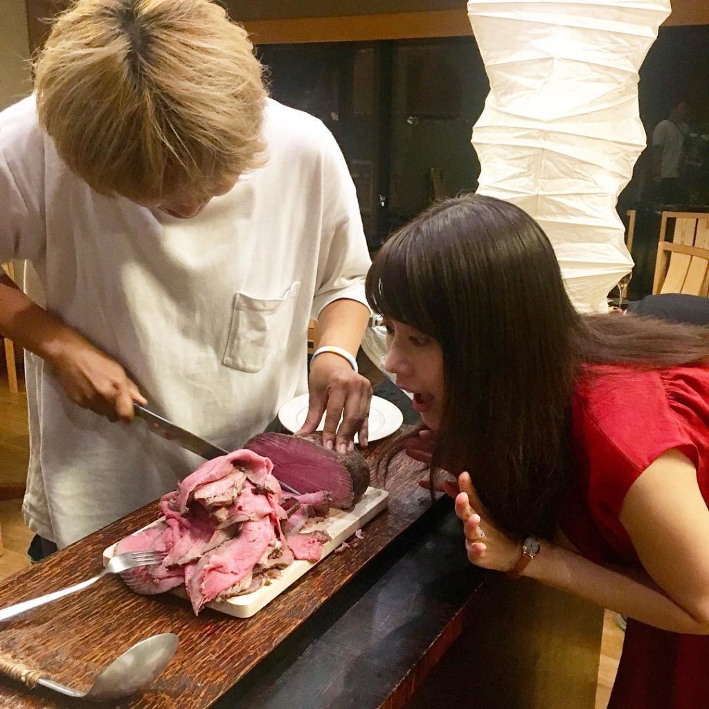 聖先生でした〜！
美味しそうなローストビーフに釘付けです(°▽°) #tbs #火曜ドラマ #中学聖日記 #有村架純 #町田啓太 #マキタスポーツ  #夏木マリ...