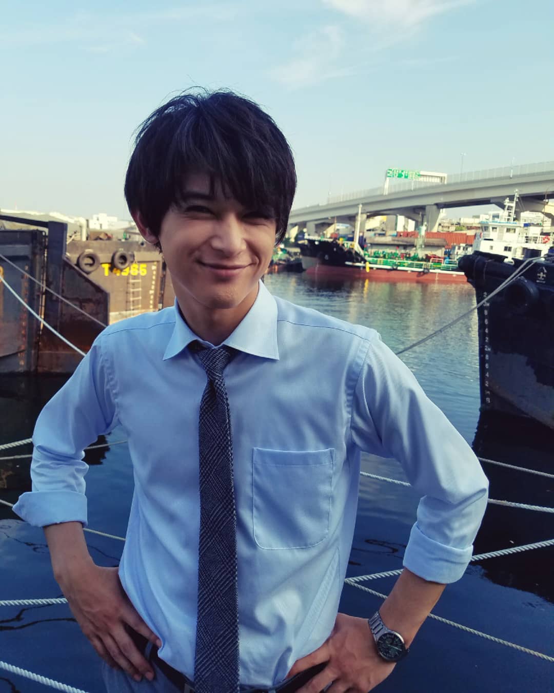 Survival Wedding 柏木王子と海 吉沢亮 カメラを向けると 満面の作り笑顔 にもかかわらず この破壊力 袖まくり王子 サバイバルウェディング サバ婚 第5 Media Wacoca Japan People Life Style Survival Wedding 柏木王子と海 吉沢亮 カメラを向けると 満面の作り笑顔 にもかかわらず この破壊力 袖まくり王子 サバイバルウェディング サバ婚 第5 Media Wacoca Japan People Life Style