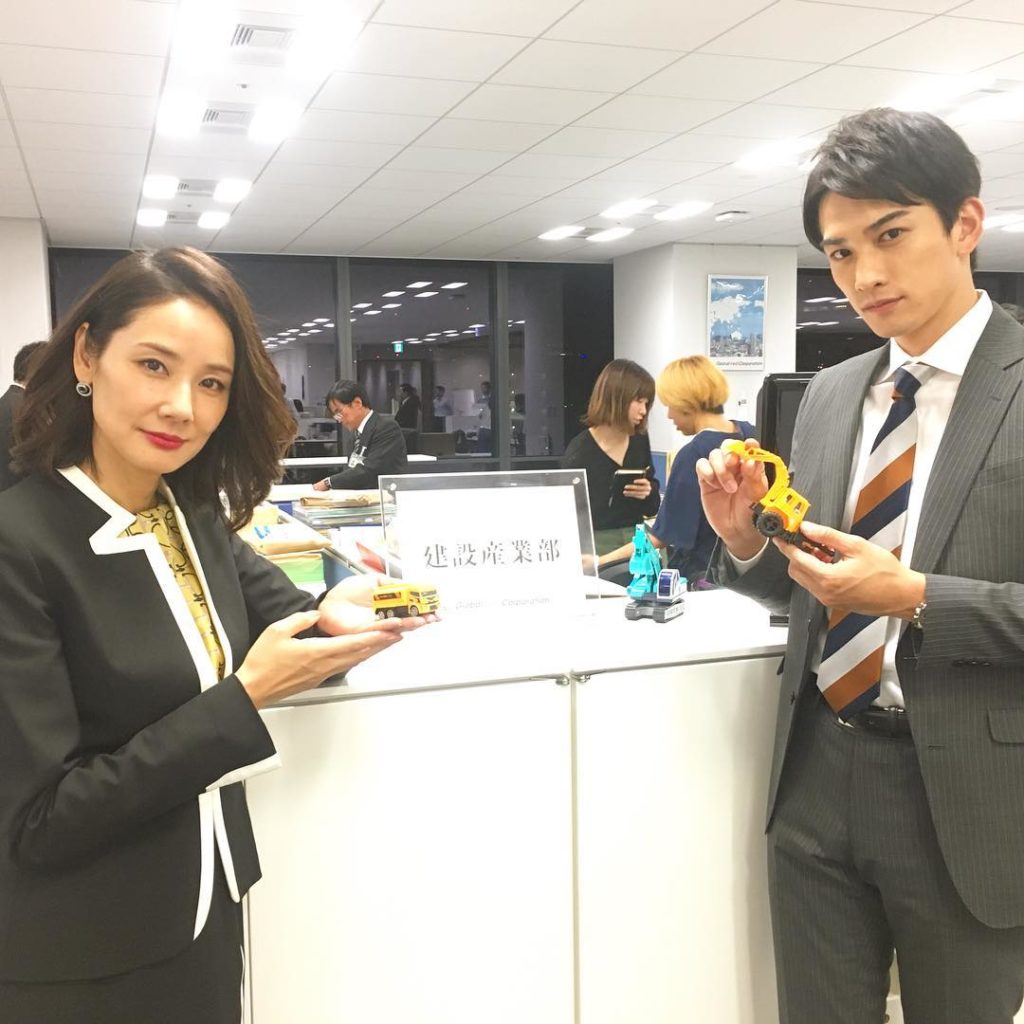 勝太郎さんと原口さん。大手商社にお勤めのお二人は建設産業部に所属してます！

#tbs #火曜ドラマ #中学聖日記 #有村架純 #町田啓太 #吉田羊 #バリバリ...