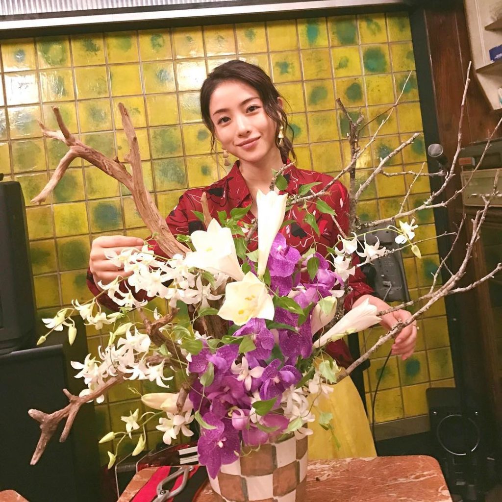 ‪『#高嶺の花』第6話のご視聴ありがとうございました！‬ ‪結婚式から逃げ出したもも(#石原さとみ)…！‬
‪直人(#峯田和伸)が笑った意味とは？‬
‪二人それ...
