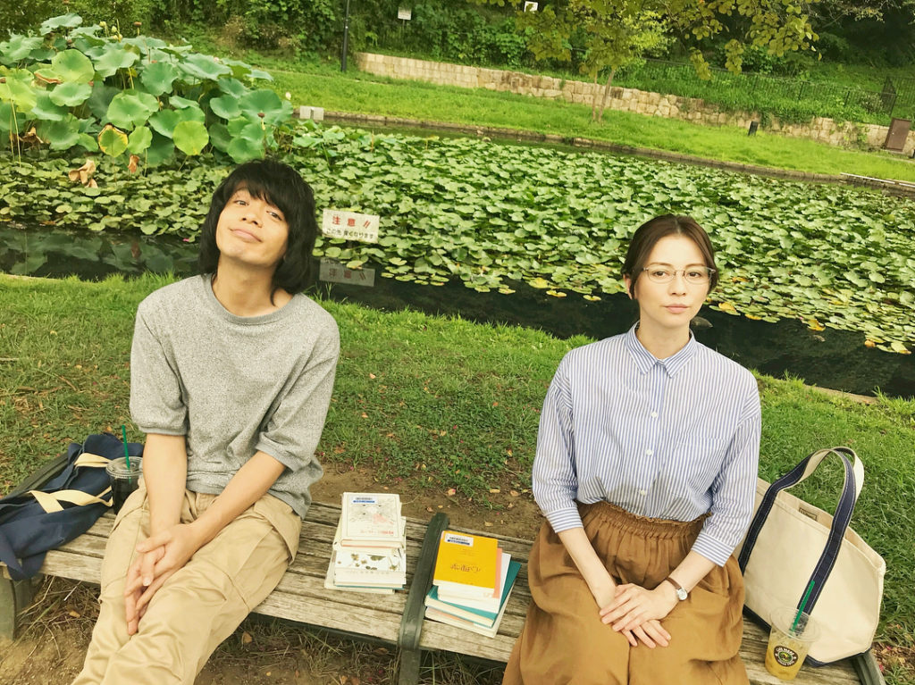 ‪図書館帰りの読者デート？‬ ‪直人(#峯田和伸 )がもも(#石原さとみ)に気持ちを残しているのを知りながらも、千秋(#香里奈)は直人に惹かれていきます。そして...