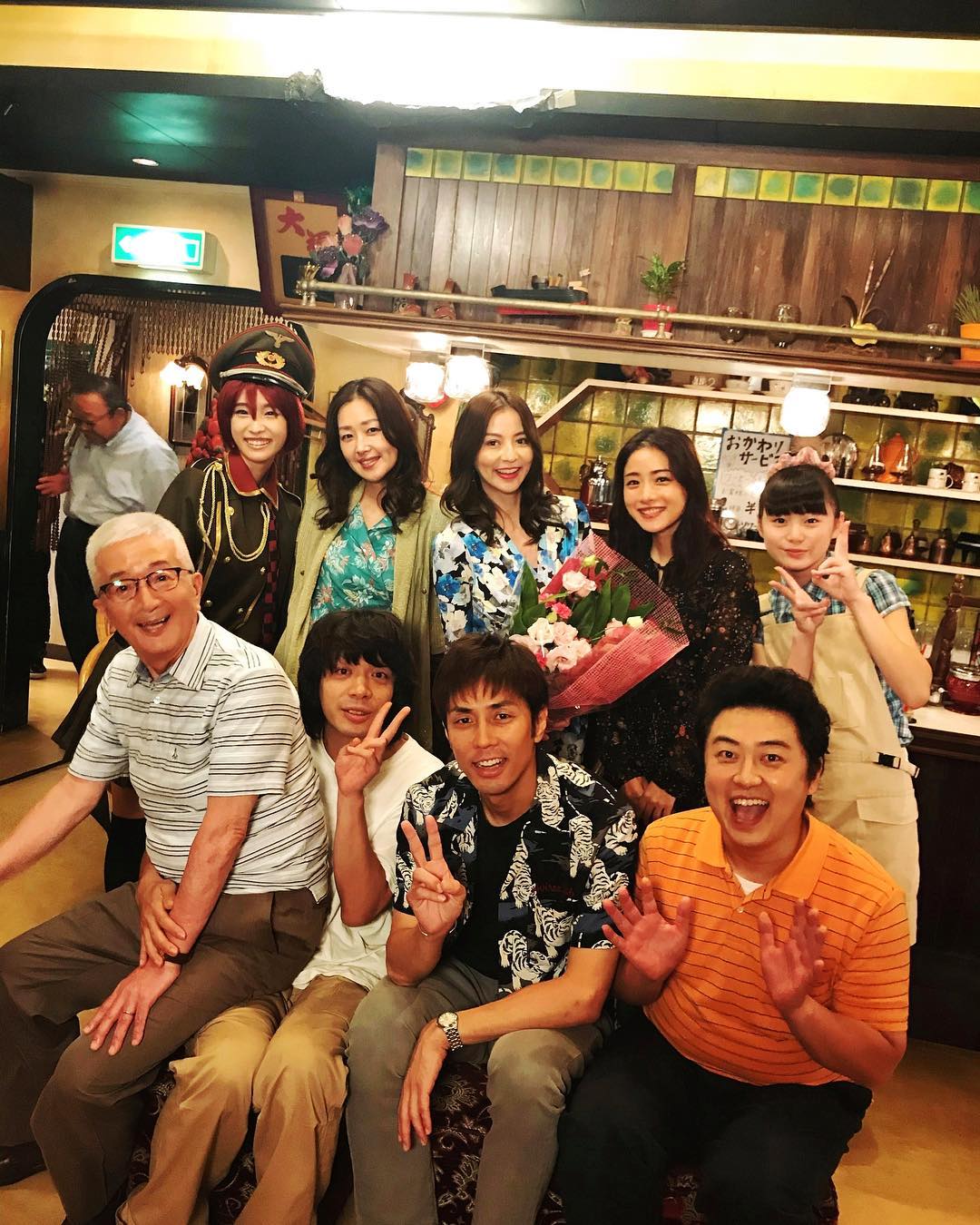 高嶺の花 千秋役の 香里奈 さんはスナック喫茶のセットでオールアップを迎えました 第7話からの参加でしたが さすがの存在感 まさかの変身ぷりでドラマにいい刺激を Media Wacoca Japan People Life Style 高嶺の花 千秋役の 香里奈 さんはスナック喫茶のセットでオールアップを迎えました 第7話からの参加でしたが さすがの存在感 まさかの変身ぷりでドラマにいい刺激を Media Wacoca Japan People Life Style