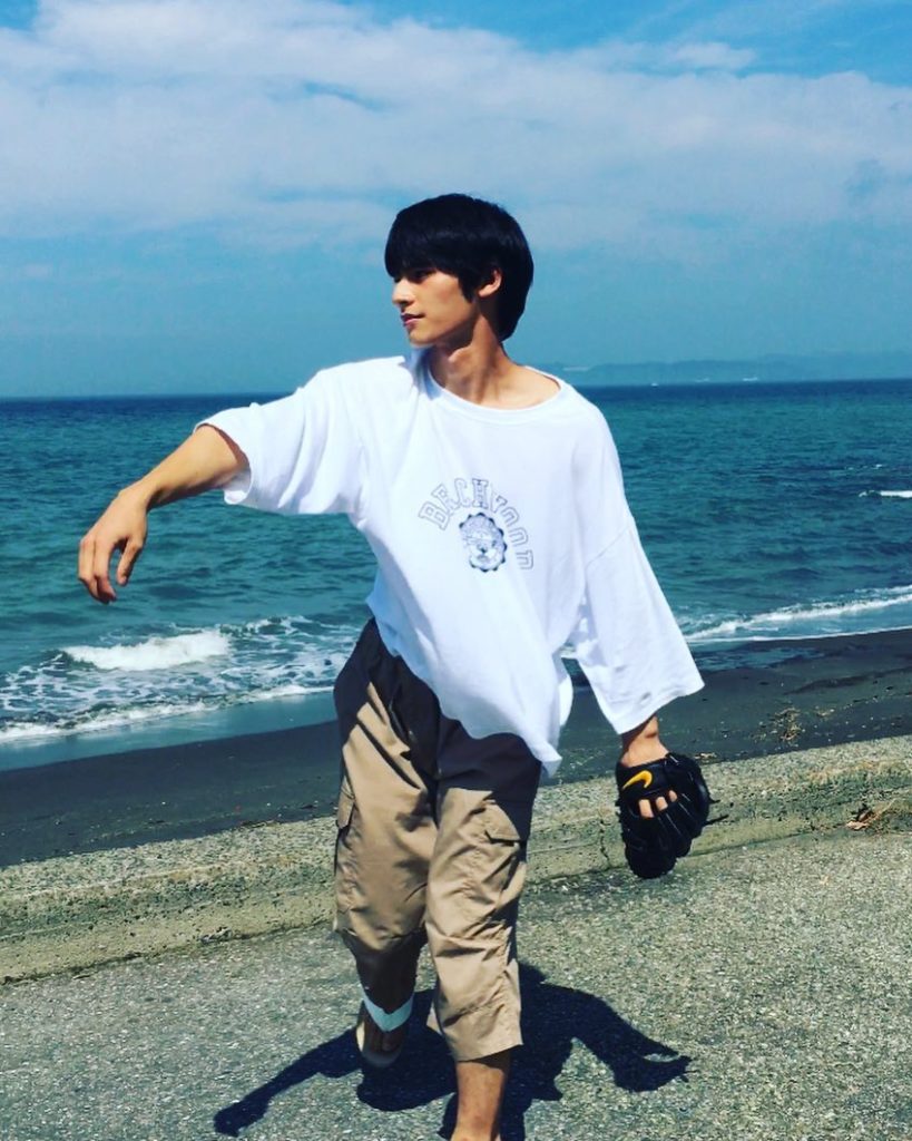 休憩中にキャッチボールの晶役の岡田くん。流石のフォーム☆ 
#tbs #火曜ドラマ #中学聖日記 #有村架純 #岡田健史 #町田啓太 #マキタスポーツ #夏木マ...