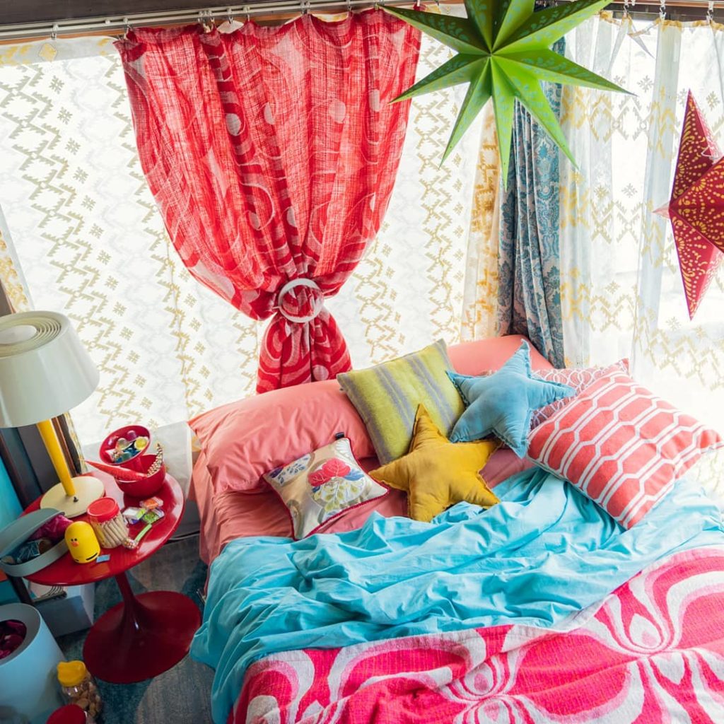 #ミライさん のお部屋を公開﻿
﻿
#すごい整理整頓されてる…﻿
#イマコが毎日掃除してくれるから﻿
#昭和レトロ﻿
#ベッド﻿
#寝室﻿
#星型クッション﻿
...