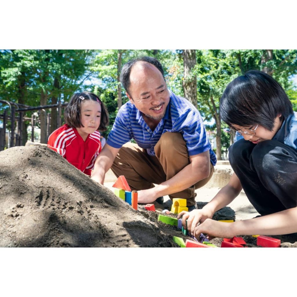 昔(1枚目)と未来(2枚目)の父フルキチと今野兄妹﻿
﻿
#遊び方は変わっても3人の絆は変わらない
#チームラボ﻿
#teamlab﻿
#のん﻿
#本郷奏多﻿
...