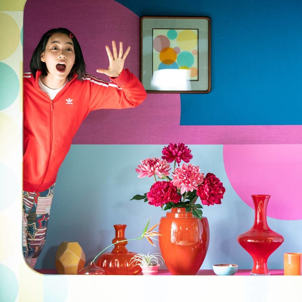 #ミライさん 最終回配信まであと5時間ミライさんと一緒にカウントダウン﻿
﻿
#ミライさんなぜそんなところに﻿
#花瓶割らないようにね﻿
#のん﻿
#LINEN...