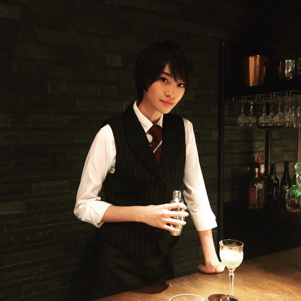 イケメンすぎる #ジェンダーレス女子  と話題のモデル #中山咲月 さんが、中学聖日記で連ドラデビューミステリアスなバーテンダーを演じます

吉田羊さん演じるバ...