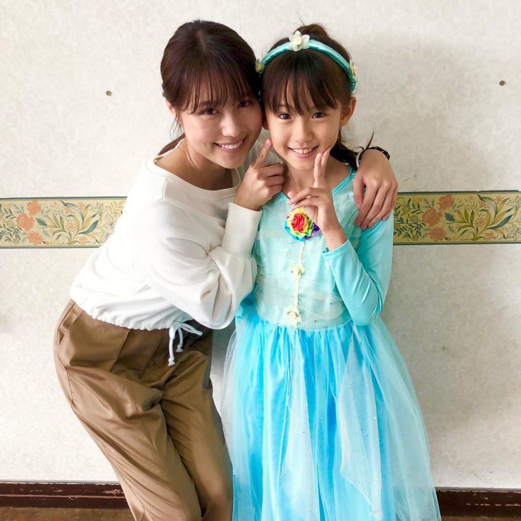妖精の衣装がとってもお似合いの彩乃ちゃんと
お二人の笑顔が眩しいです

#tbs #火曜ドラマ #中学聖日記 #有村架純 #岡田健史 #町田啓太 #マキタスポー...