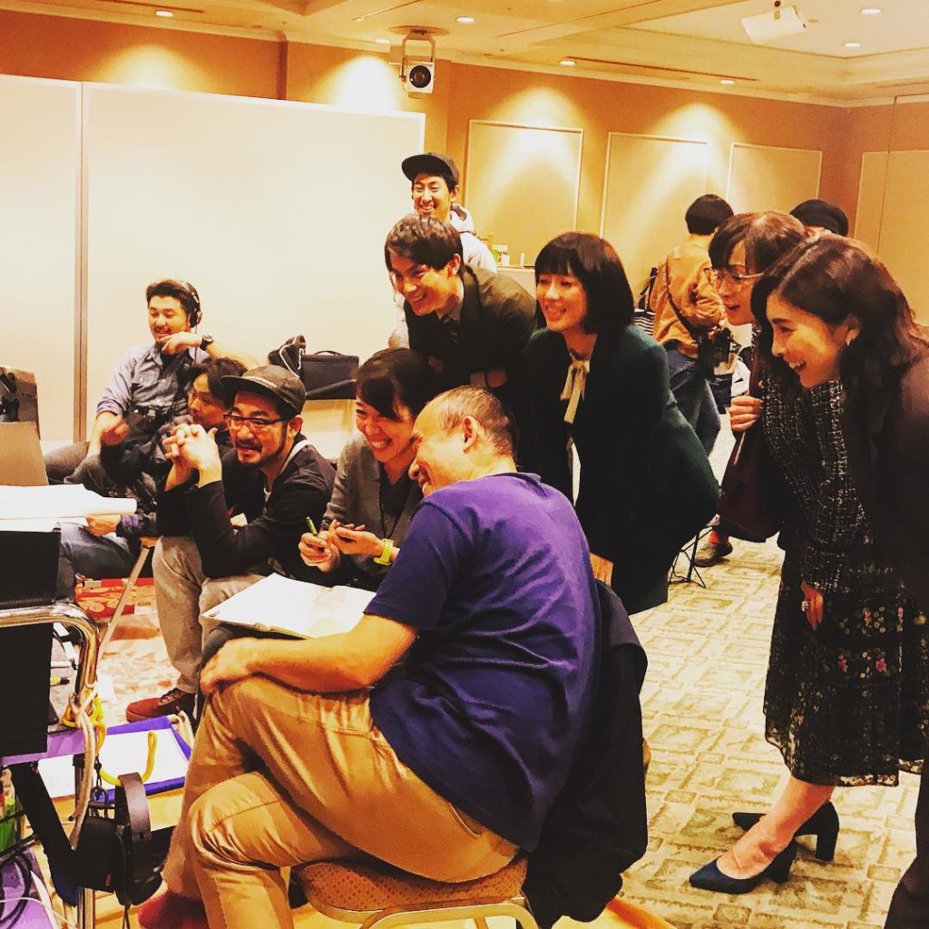 ある日の危機管理部のみなさん。
何がそんなにおかしいのか…笑
こんな感じで和気あいあいと撮影してます #QUEEN お楽しみにー！
#竹内結子 #水川あさみ #...