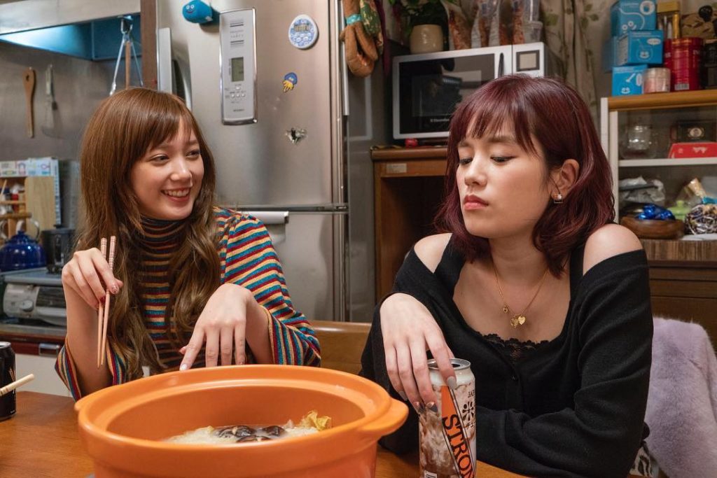 Ⅱ話「このたびのなかまたち」
初めて尽くしのシェアハウス開始早々、風邪で寝込んでしまったたくみは、みやこに介抱されながら彼女の家庭的で優しい一面に気づいていく。...