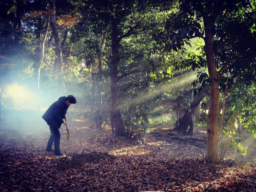 ある日の撮影現場

第4話 #上野回
#殺人事件は起きません

墓穴を掘る
＝自分の手で自らを破滅に導く原因をつくる

#ハケン占い師アタル #2月7日木曜よる...