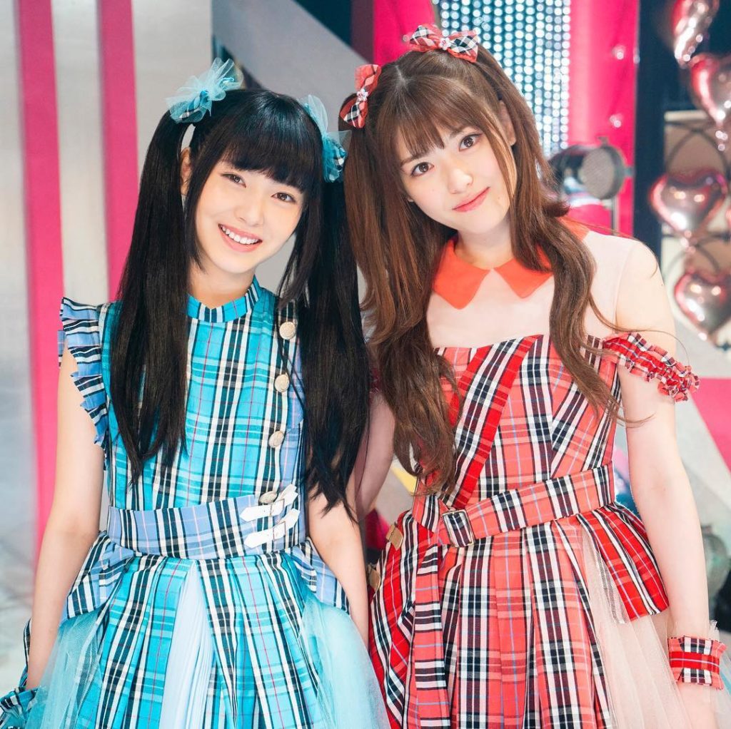.
​＼神ショット解☆禁／
#浜辺美波 さん演じる夢子と #乃木坂46 の #松村沙友理 さん演じるユメミが奇跡のアイドルユニット結成
ツインテ―ル×チェック柄...