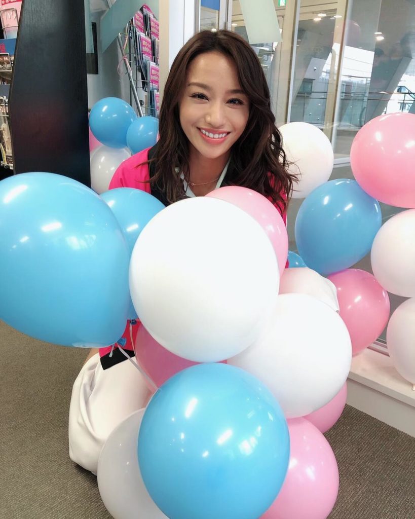 風船に囲まれる舞衣さん
#高橋メアリージュン
#竹嶋舞衣
#東京独身男子
#AK男子...