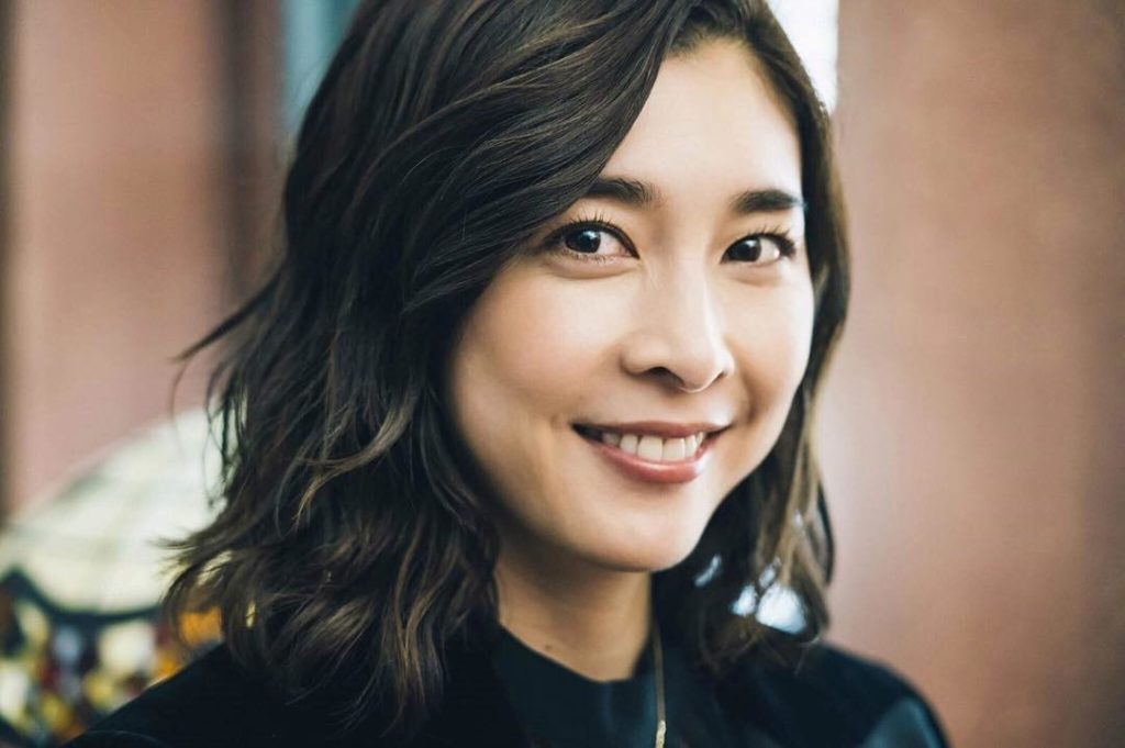竹内結子さん、ご結婚おめでとうございます
キラキラの新婚竹内さんが見られるのは今夜10時からの QUEEN第8話！
#ドラマQUEEN #竹内結子 #水川あさみ...