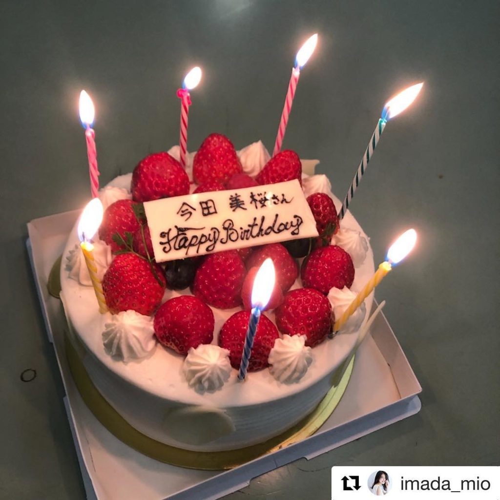 おめでとー
#今田美桜
#3A
#毎週日曜はゾクゾクの日
@imada_mio
・・・
3Aでもお祝いしてもらいました！
うれしーい︎
3月10日最終回！
絶対...