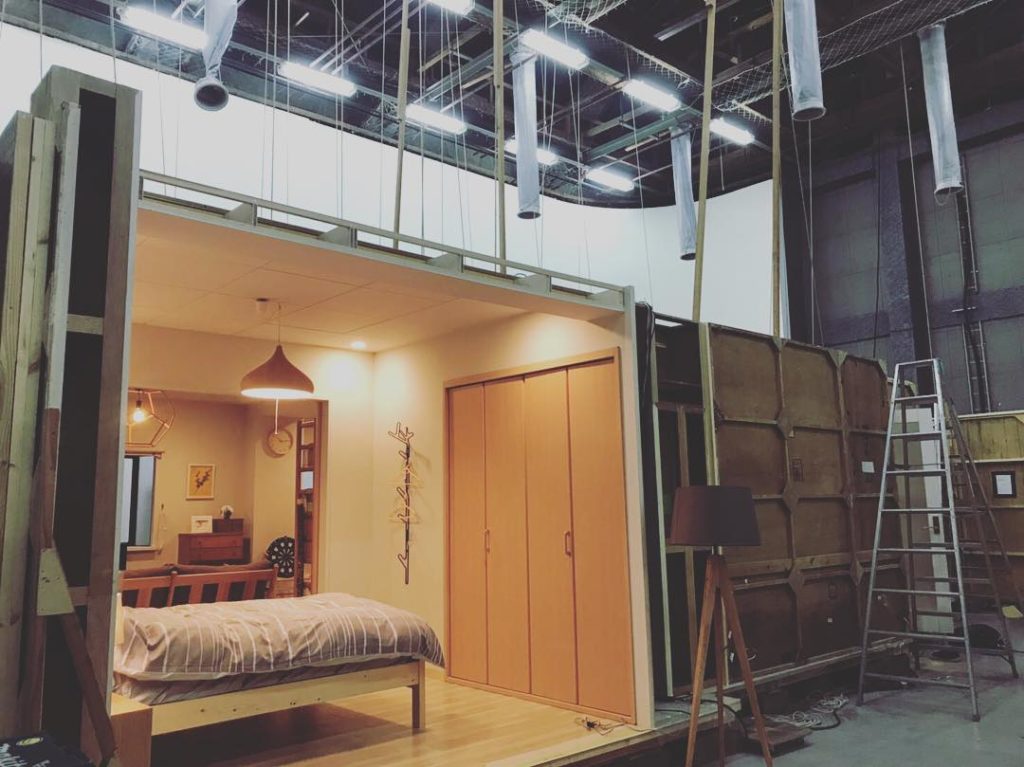 ・
まもなくスタジオ撮影開始です
この場所で２クールの戦いが始まる…
・
#マンションのセット
#菜奈ちゃんと翔太くんの新居を
#チラリ
#この場所で何かが起こ...