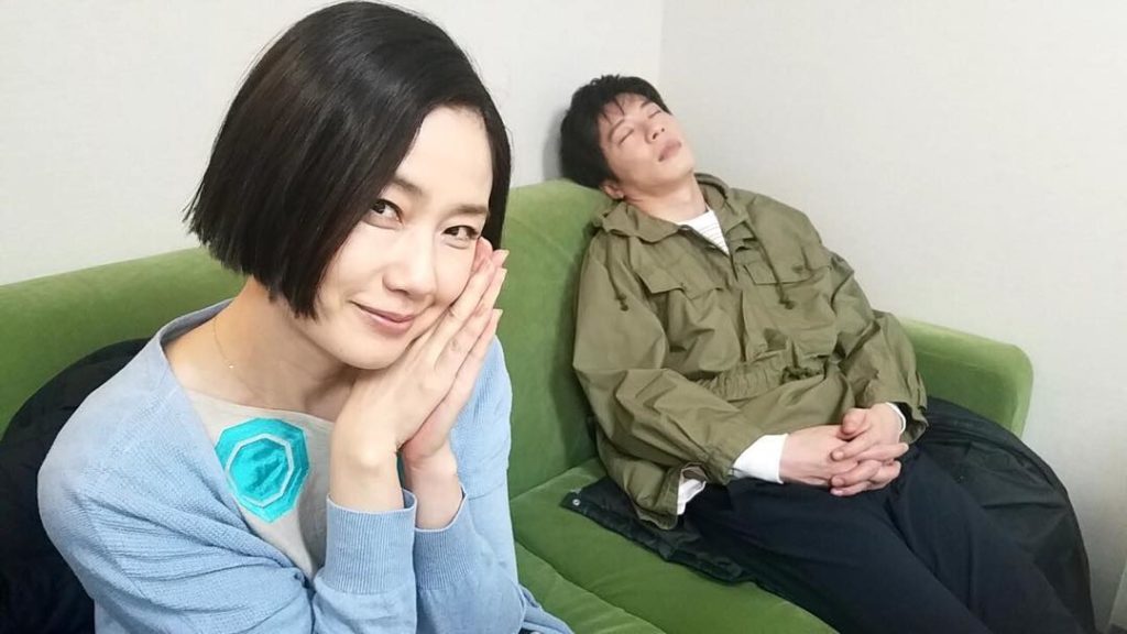 ・
前室でのひとコマ。
爆睡中の翔太くんを横目に、菜奈ちゃんがこっそりおやすみポーズ
・
#原田知世
#田中圭
#爆睡中
#すやすや
#寝る子は育つ
#原田さん...