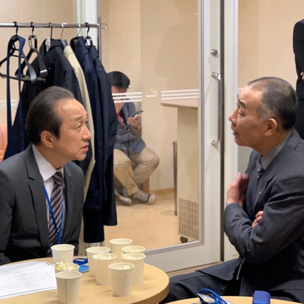 本当に楽しそうなおじさんたち。久しぶりに会ったから、話したいことが沢山あるみたいですインスタには書けない話ばかり
#緊急取調室 #小日向文世 #でんでん
#おじ...