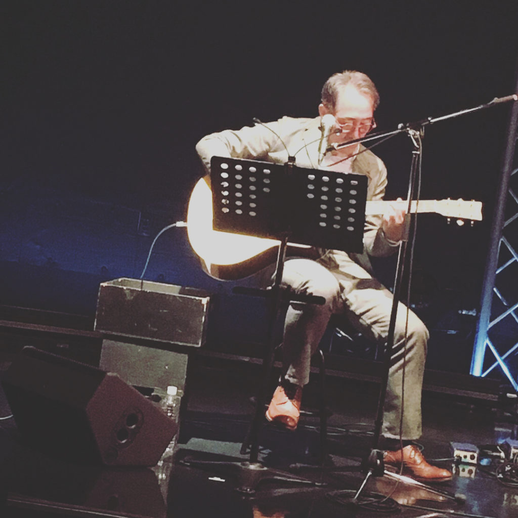 寺内さんが、ギター演奏！？ではなく、佐野さんのライブ写真です。

インスタでも、そのうちギター演奏披露あるかも！？ #オトナの土ドラ#限界団地#東海テレビ#フジ...