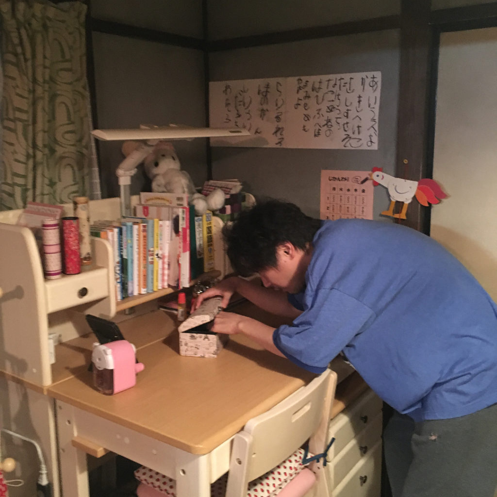 【もし金田が私の団地夫だったら #最終回】
よくある夜の風景。

#ちょっだけ。
#ちょーーっとだけ、お父さんにかしてねぇ。お小遣い。
#競馬で10倍にして返す...