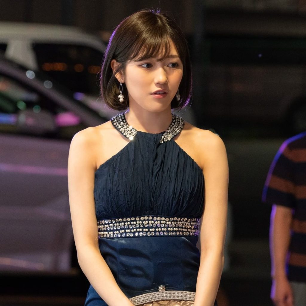 そんな中、金銭面で窮地に追いやられるひかり。さらに元同級生と出会い、辛らつな言葉をあびせられる。「お前、殺人犯の妹であだ名がヨウギシャだったよな。何、ヨウギシャ...