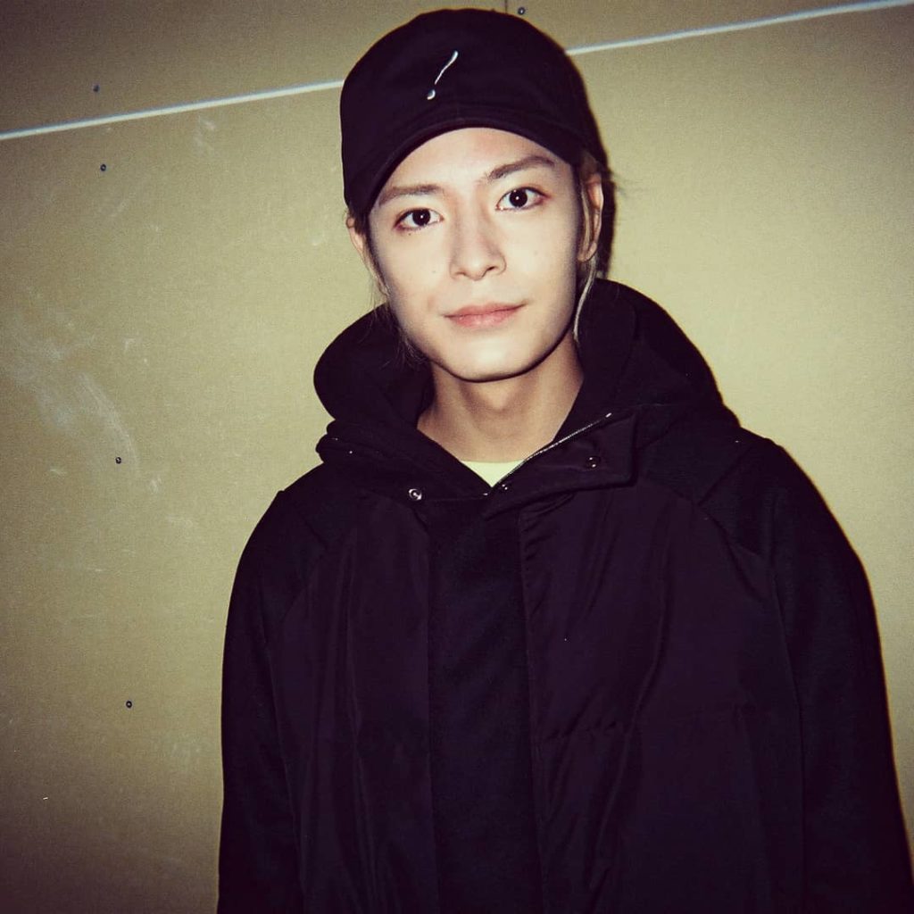 香こと塩野さんの私服でパチリ

みんなのオフショット公開もあと僅かに。。 インスタがたくさんの方に見ていただけることは、ハチドリメンバーのことをもっともっとたく...