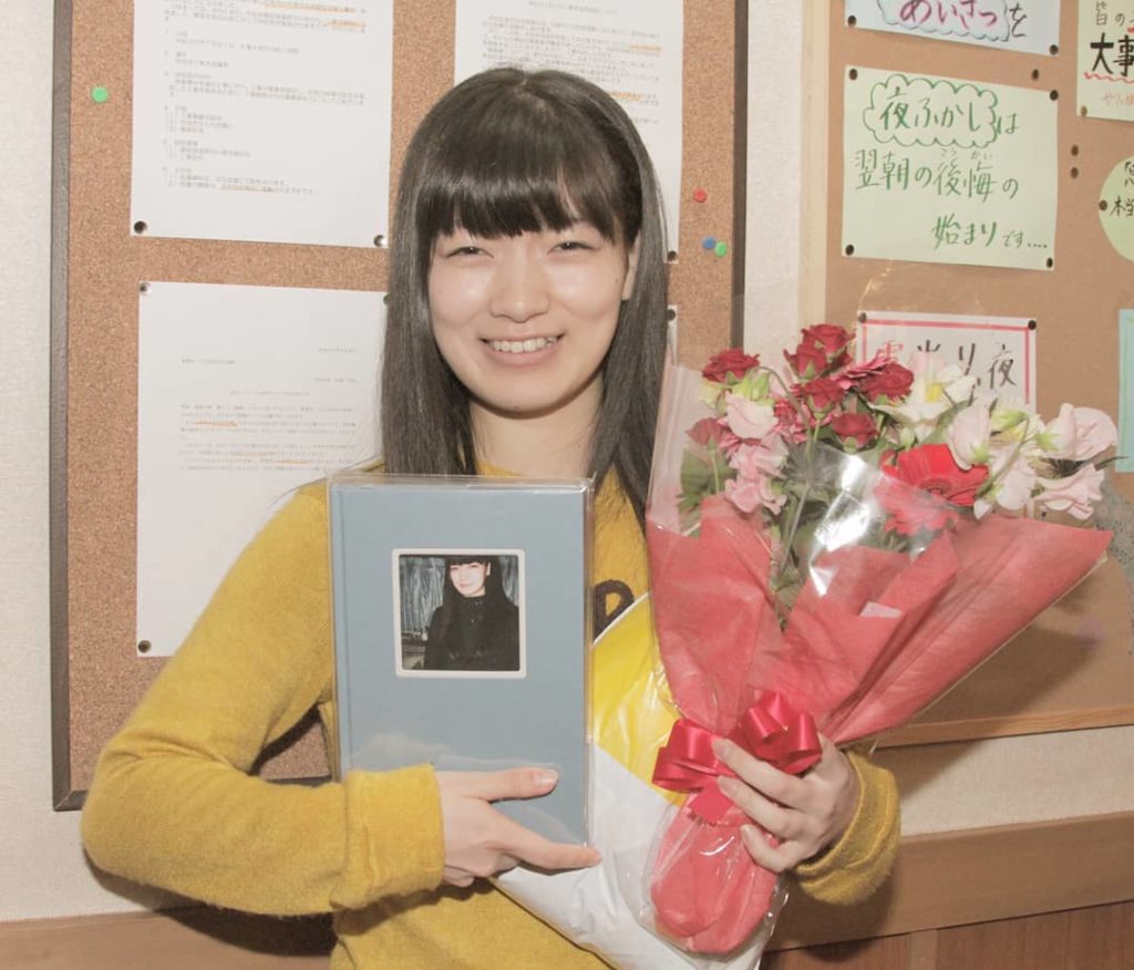 詩ちゃんこと、祷キララさん

クランクアップ いつもクールで笑わない詩ちゃんですが、
裏側ではいつもお茶目で楽しいこと好きなキララちゃんでした

これから舞台も...