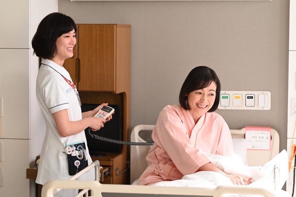 今夜放送第3話﻿
撮影の合間、いろんな小道具を使ってひたすらモノボケをしていた水川さんと財前さん(笑)。スタッフも大爆笑でした﻿
#面白すぎて﻿
#笑いが止まら...