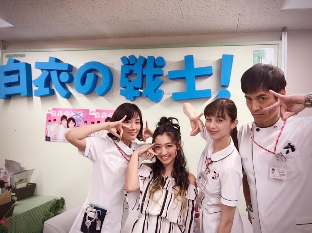 ‪#白衣の戦士 第4話‬
‪ご覧いただきありがとうございました‬
‪師長と紗耶ちゃんと仲良く記念撮影しました‬
‪次週の第5話もお楽しみに‬
‪#中条あやみ #...