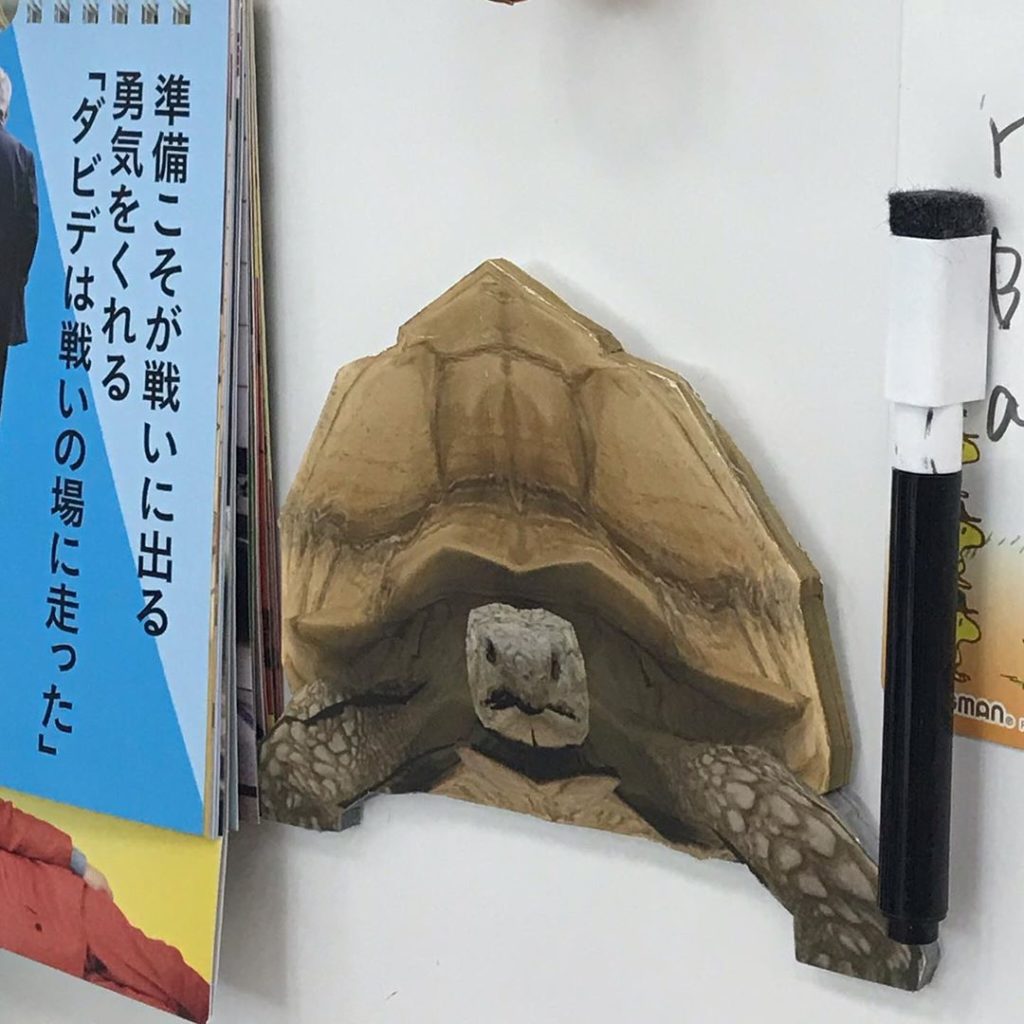 #おかめ余談
きのう会社にきたら、
#超会議 のリアルな私がデスク横に貼られていました。 
眼鏡のNさん、たまにはいいことしてくれます
#四月一日さん家の #リ...
