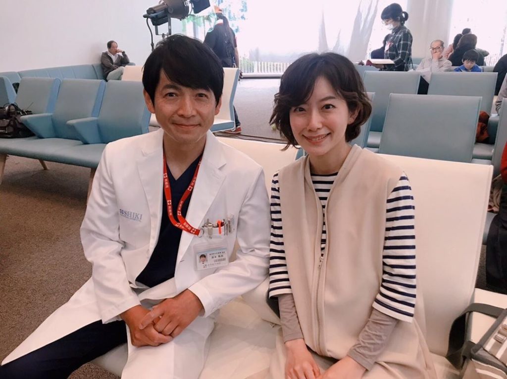 今夜放送第5話
ゲストのお二方をパシャリ
真由(#片瀬那奈)の不倫相手で脳外科医の清水を演じる #東根作寿英 さん、清水の妻・裕子を演じる #大村彩子 さん。
...