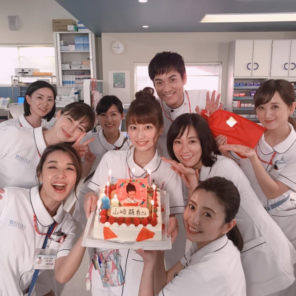山﨑萌香さん 23歳のお誕生日
今日は岩崎絵里奈役のもかちゃんのお誕生日
みんなでお祝いしました♡
もかちゃんの23歳の抱負は「健康」
ステキな1年になりますよ...