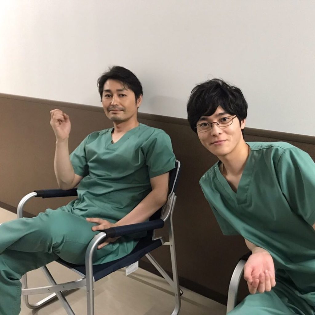 ‪今夜放送第4話‬
手術着姿で出番を待っている柳楽先生(#安田顕)と高木先生(#三宅亮輔)をパシャリ
#外科医と研修医
#すっかりいいコンビに
#今日も患者さん...