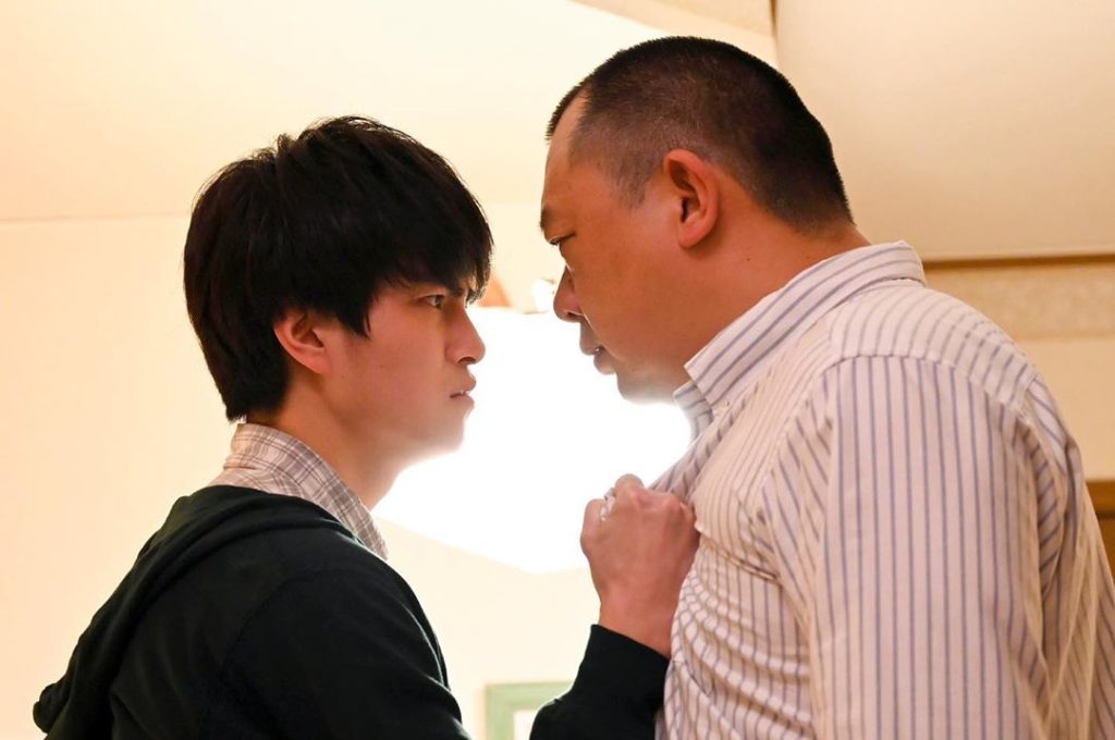 はてはて…この親子二人はなぜこんなに熱くなってるのか。。
まさかの理由が…！ #向かいのバズる家族
#衝撃の第８話
#今週木曜よる11時59分 
#ついに家族崩...