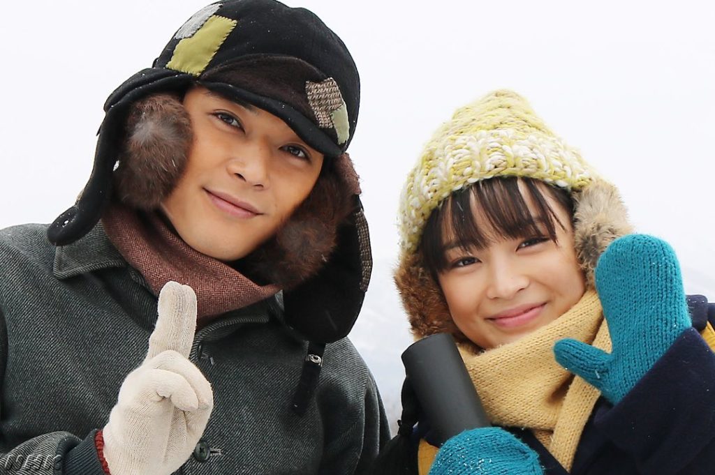 冬の北海道ロケでの広瀬すずさんと吉沢亮さんのオフショット。美しい雪景色の中で、慣れないスキーのシーンやなつと天陽の大切なシーンをたくさん撮影しました。
⠀⠀
#...