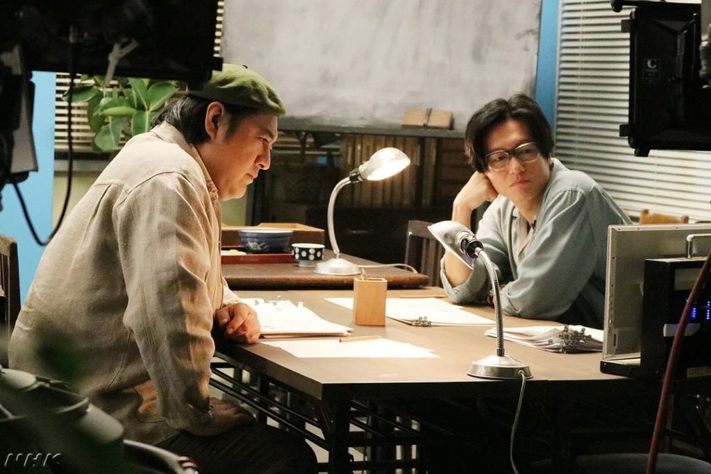 入社試験のなつの絵を採点したアニメーターの2人。カメラチェック中のオフショットです。
⠀⠀
#朝ドラ #なつぞら #井浦新 #小手伸也...