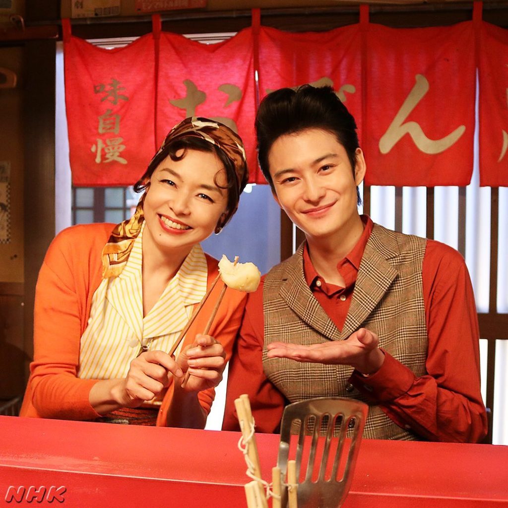 「風車」のカウンターで、亜矢美さんと咲太郎の2ショットを頂きました〜。
⠀⠀
#朝ドラ #なつぞら #山口智子 #岡田将生...