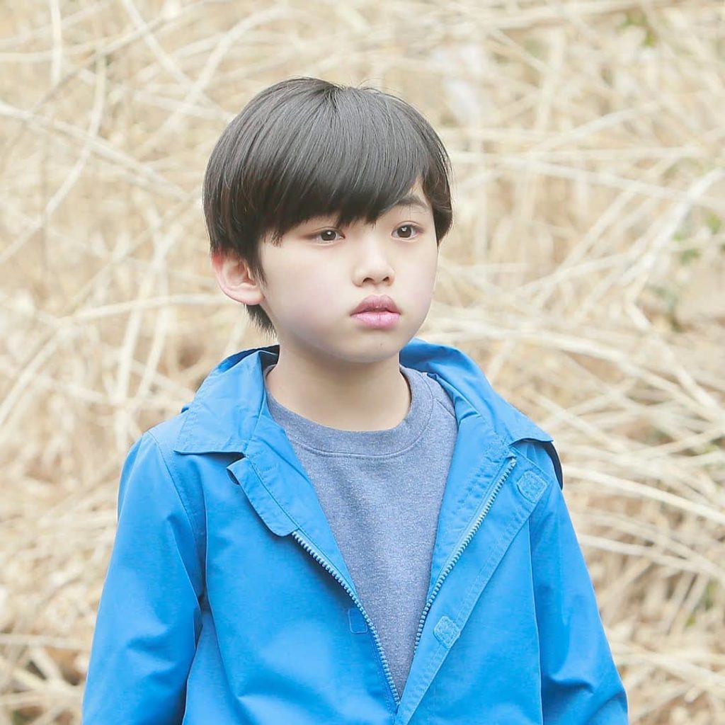 幼少期の洋輔を演じるのは、#柴崎楓雅 くん！！ 幼少期の関係性を理解するためにも、皆さんチャックしてくださいね

#仮面同窓会 #新谷洋輔#溝端淳平 #柴崎楓雅...