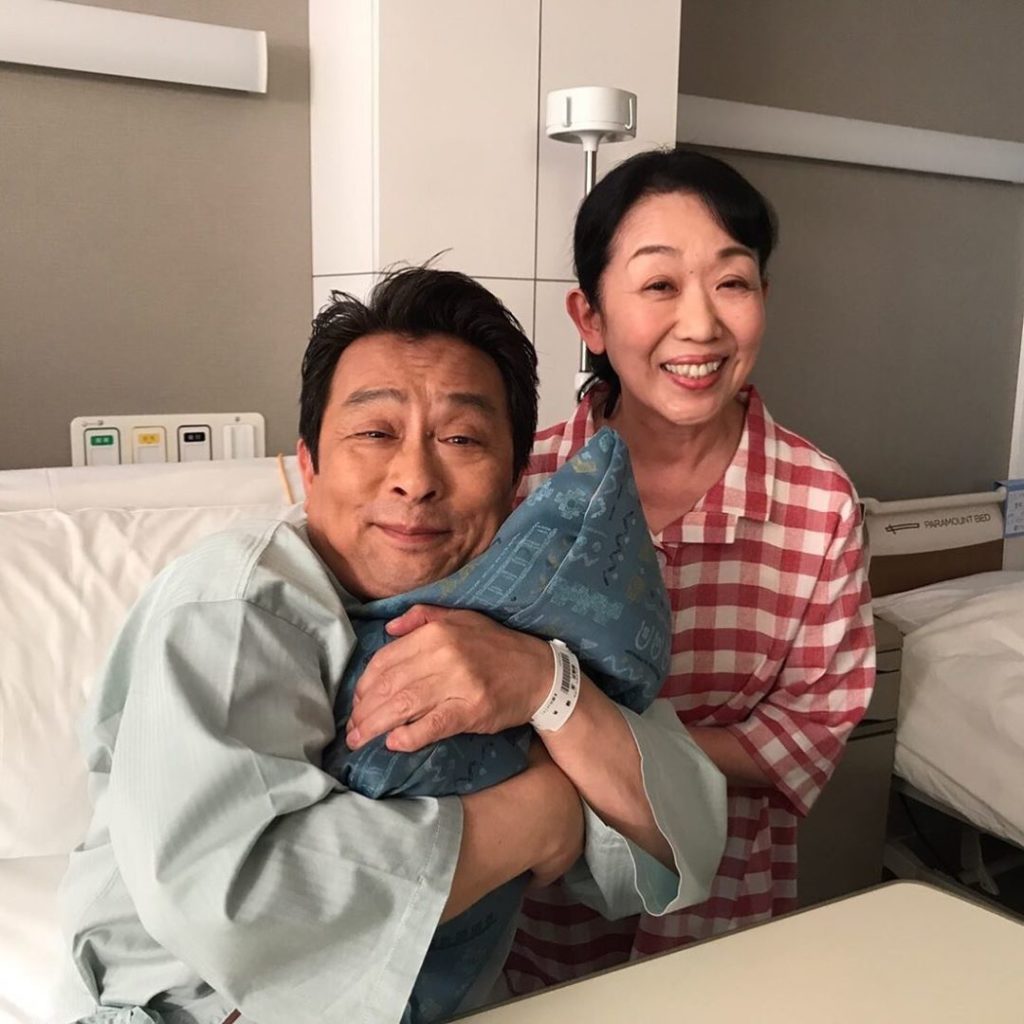 ‪第6話のゲストをご紹介‬
洋食屋の店主で、入院患者の胡桃沢茂を演じる #金田明夫 さん。胡桃沢の妻・頼子を演じる #梅沢昌代 さん。
#熟年夫婦
#仲良しオフ...