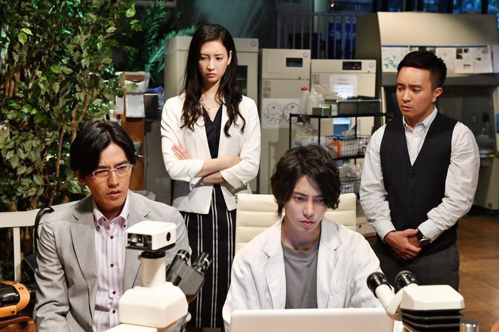 .‪
インハンド8話は‬今夜10時放送‬
.
.
‪紐倉博士が呪いの血のポスターの謎に立ち向かいます.‬
‪要潤さん演じる遠藤とのバトルにも注目です‬
.
‪#...