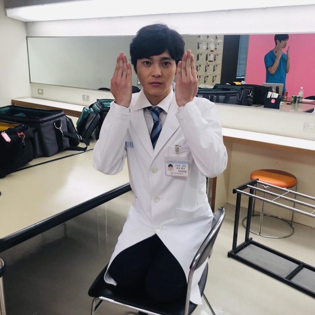‪今夜放送第7話‬
研シュッ医役の三宅でシュッ
#小松彩夏 さん×#三宅亮輔 さん×#しゅんP コラボ動画、絶賛公開中〜
#研修医が医者に弟子入り
#ヘイヘイレ...