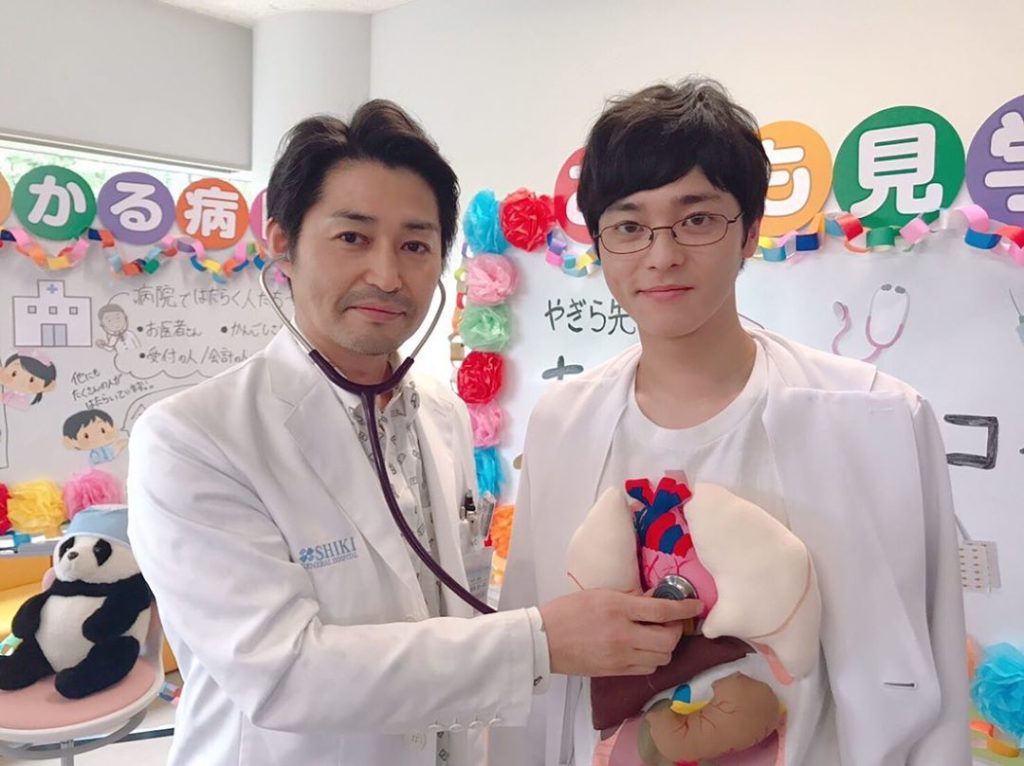 ‪今夜放送第7話‬
こども見学会で、柳楽先生(#安田顕)が大活躍 高木先生(#三宅亮輔)が白衣の下に着ているTシャツにもご注目を
#こどもたちに大ウケ
#柳楽先...