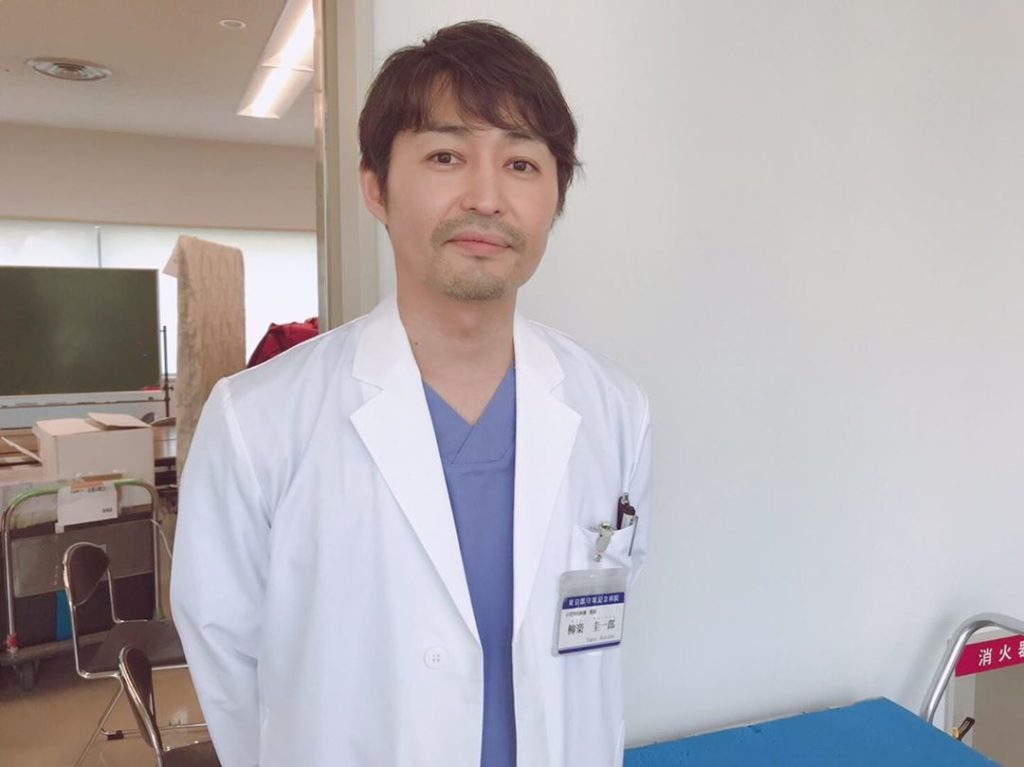 第8話の未公開オフショット‬
13年前、若かりし頃の柳楽先生(#安田顕)をパシャリ
#ナースにもモテモテ？
#四季総合病院のアランドロン
#白衣の戦士
#日テレ...
