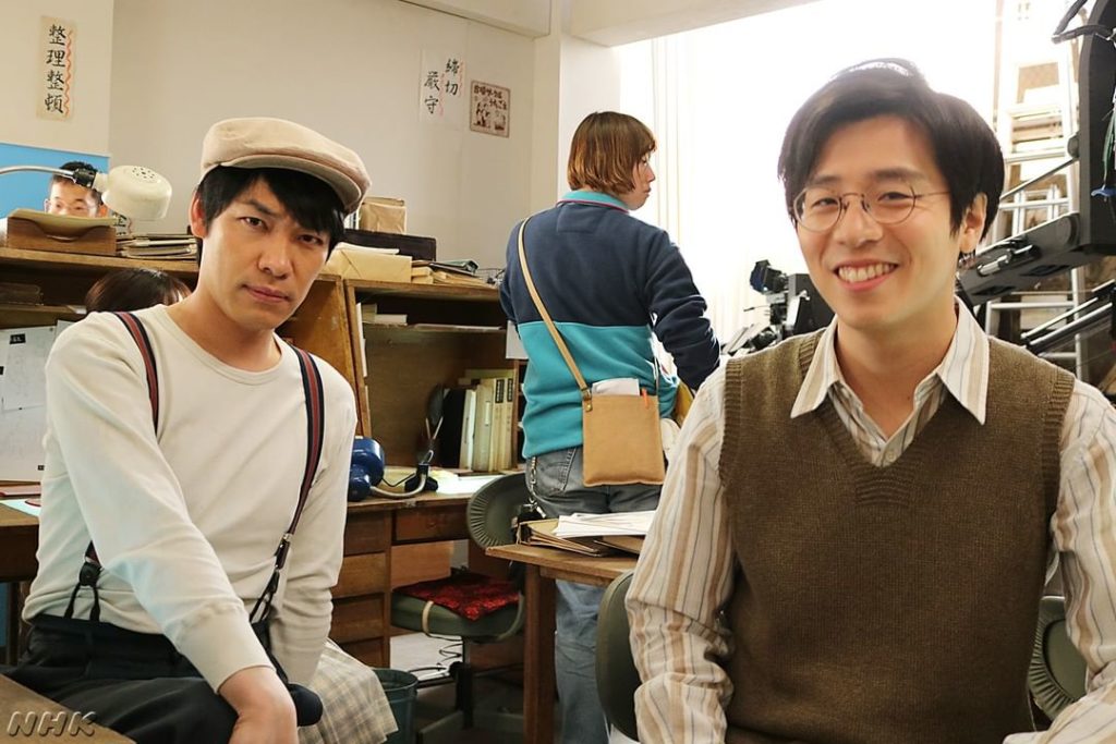 作画課のセットで、元警察官のアニメーター下山役・麒麟の川島明さんと、貫地谷しほりさん演じる麻子とよく言い合いをしている堀内役・田村健太郎さん。作画課には川島さん...