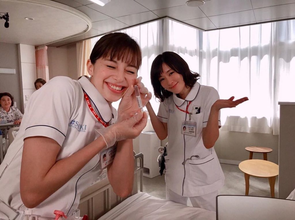 ‪今夜放送第9話‬
はるか(#中条あやみ)の採血シーン、本番直前のお二方をパシャリ
外科病棟に配属されてまもなく3ヵ月…はるかの採血は成功なるか？
向かいのベッ...