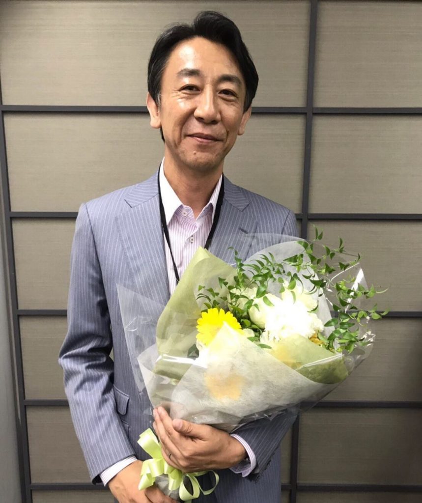 .‪
インハンド.‬
‪今夜10時 ついに最終回‬
.
‪厚生労働省・医政局長役‬
‪利重剛さん‬
‪ドラマでは網野さんと対立してましたが、撮影の合間はみんなで...